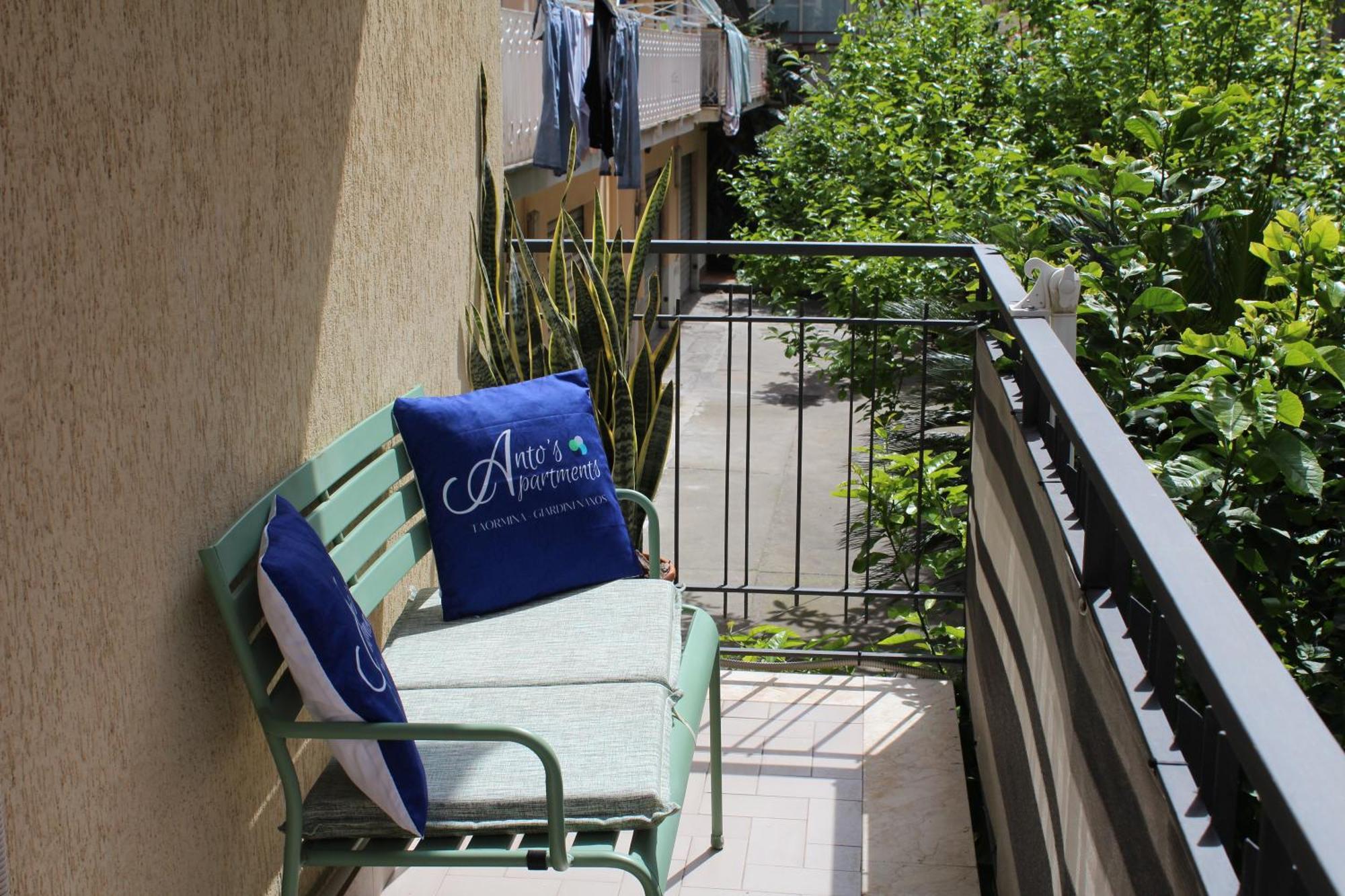 Anto'S Apartment - Giardini Naxos Dış mekan fotoğraf